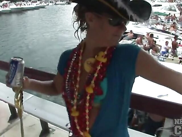 Nebraska coed Jasmine gets nude while celebrating Spring Break