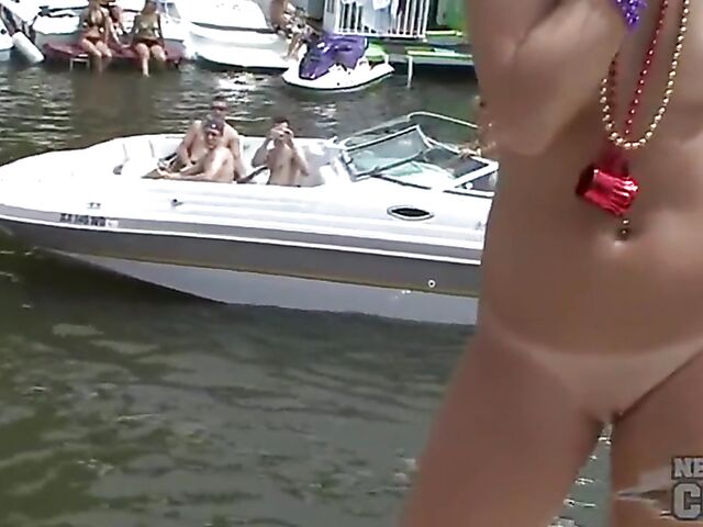 Nebraska coed Jasmine gets nude while celebrating Spring Break