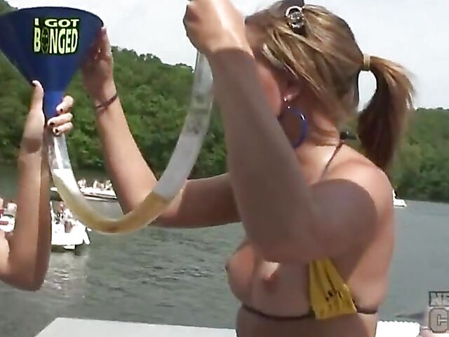 Nebraska coed Jasmine gets nude while celebrating Spring Break