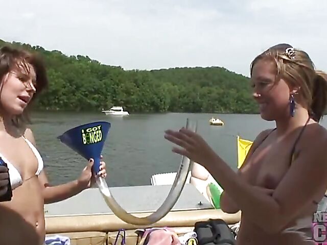 Nebraska coed Jasmine gets nude while celebrating Spring Break