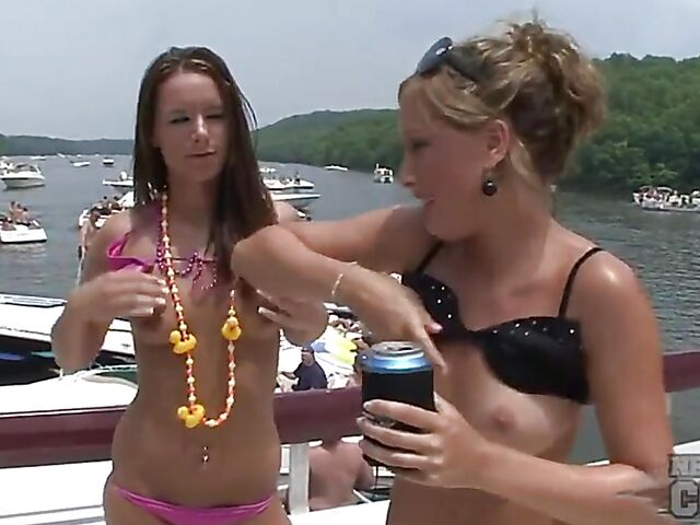 Nebraska coed Jasmine gets nude while celebrating Spring Break