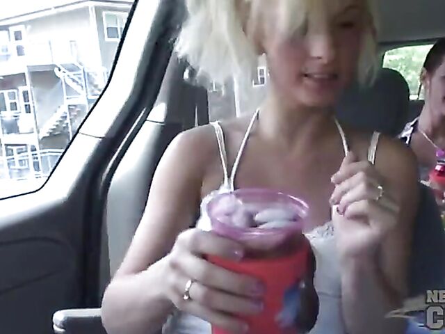 Nebraska coed Jasmine gets nude while celebrating Spring Break