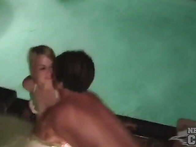 Nebraska coed Jasmine gets nude while celebrating Spring Break