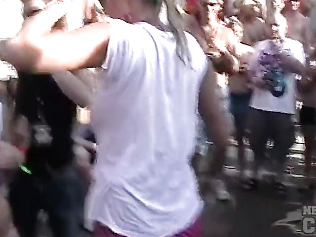 Nebraska coed Jasmine gets nude while celebrating Spring Break