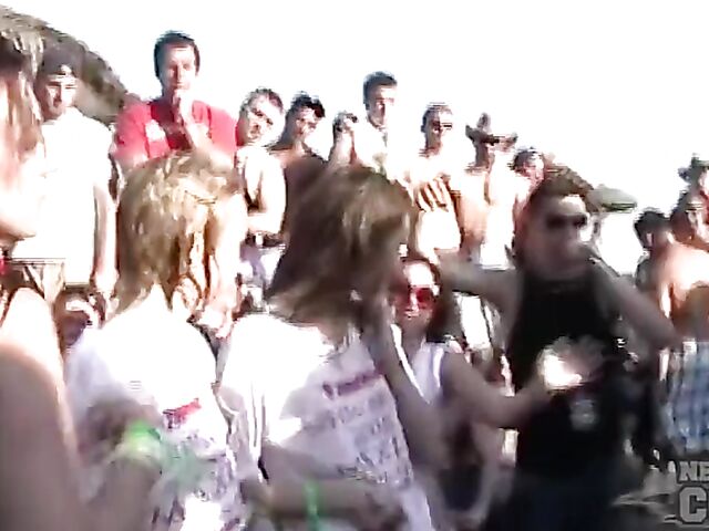 Nebraska coed Jasmine gets nude while celebrating Spring Break