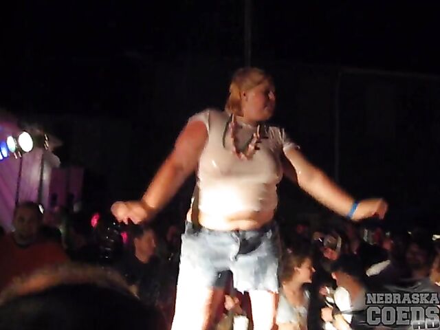 Amateur tits in public during wet t-shirt contest in Iowa