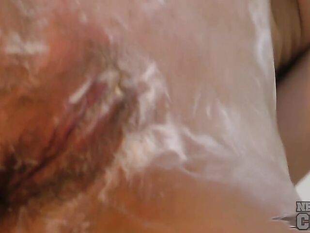 Petite coed Rosie shaving pussy in the bath