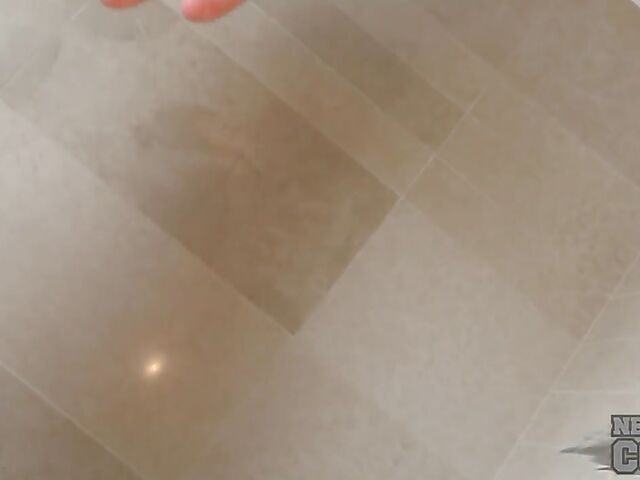 Petite coed Rosie shaving pussy in the bath