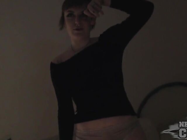 Gothic hairy amateur masturbating in the dark and her name is Brille