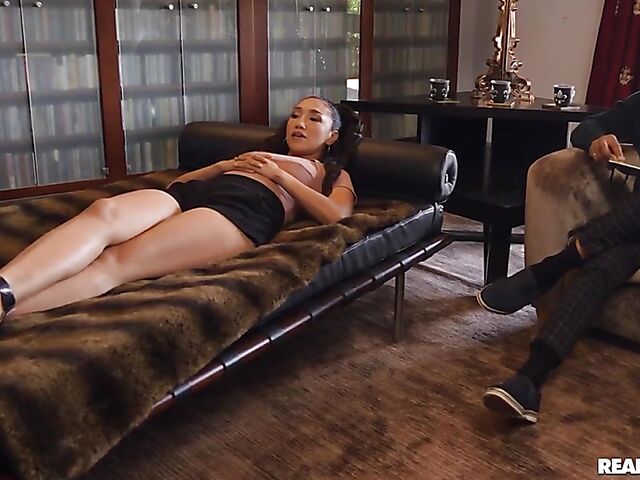 Black sex therapist sticks his dick in Vicki Chase