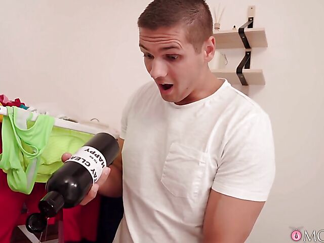 Doggy style creampie for cute mom with glasses Julia De Lucia