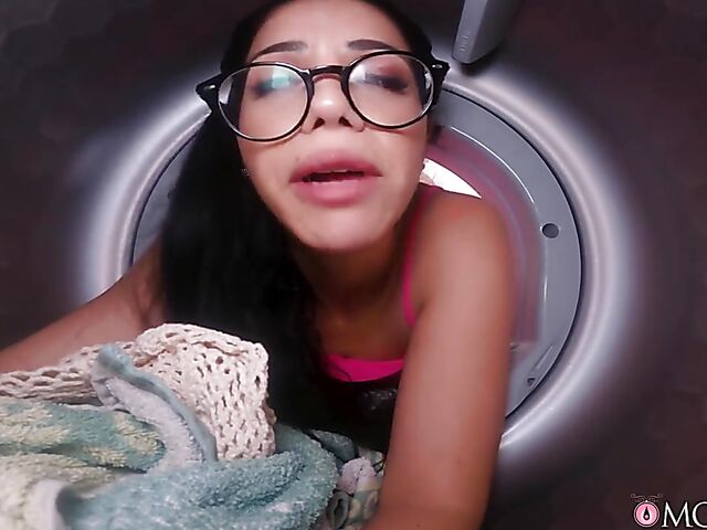 Doggy style creampie for cute mom with glasses Julia De Lucia