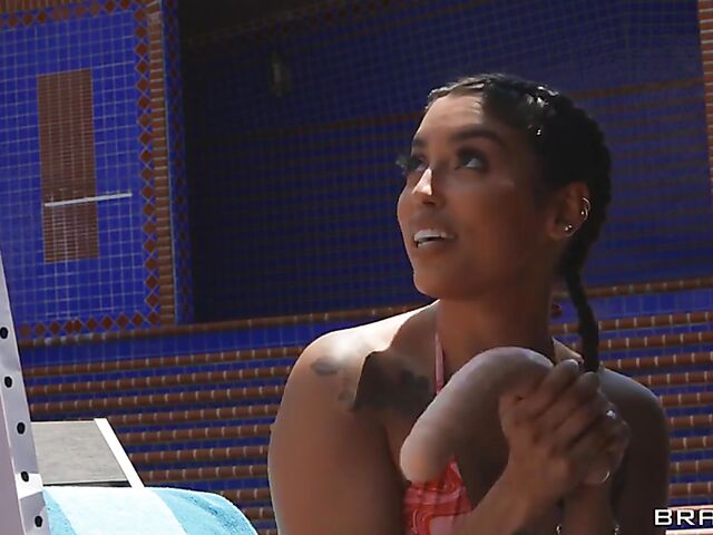 Alexis Fawx & Vanessa Sky - MILF lesbian dildo session with a girl