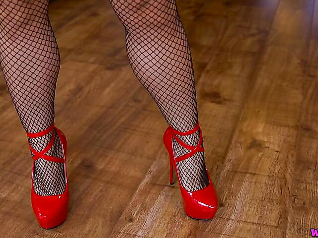 Your JOI mistress Lily.Luxx in fishnets and latex