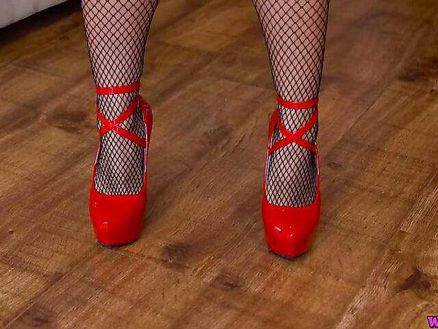 Your JOI mistress Lily.Luxx in fishnets and latex