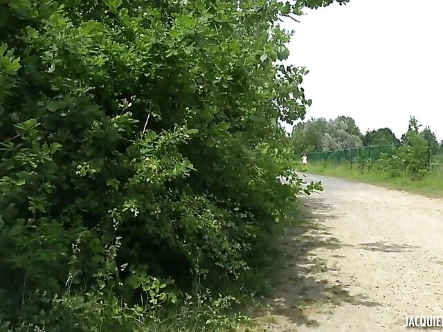 Outdoor anal with bespectacled French slut Carolina