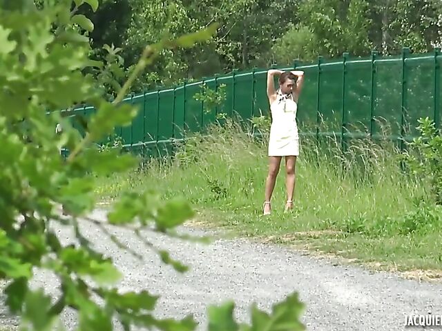 Outdoor anal with bespectacled French slut Carolina