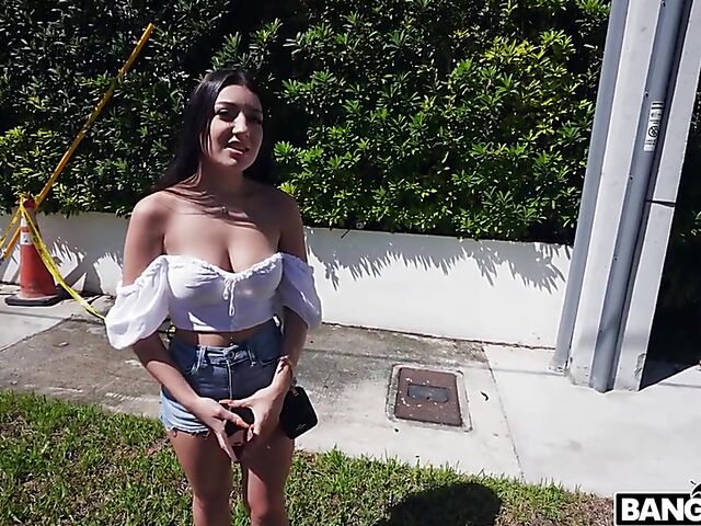 Giving natural petite latina Voilet Gems a ride