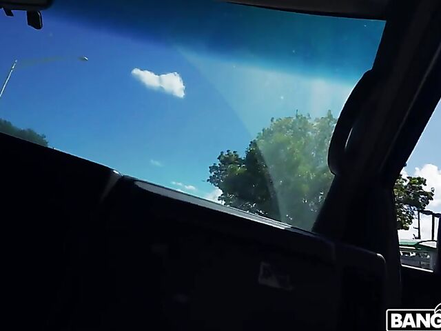 Giving natural petite latina Voilet Gems a ride