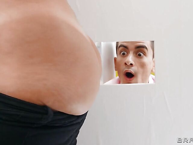 Busty curvy Taylee Wood with a thick ass anal banged in the changing room