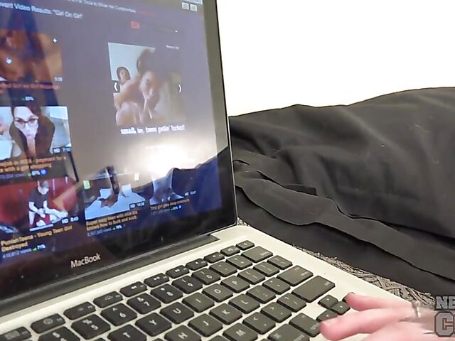 Amateur redhead dildo fuck close up featuring waitress Avery