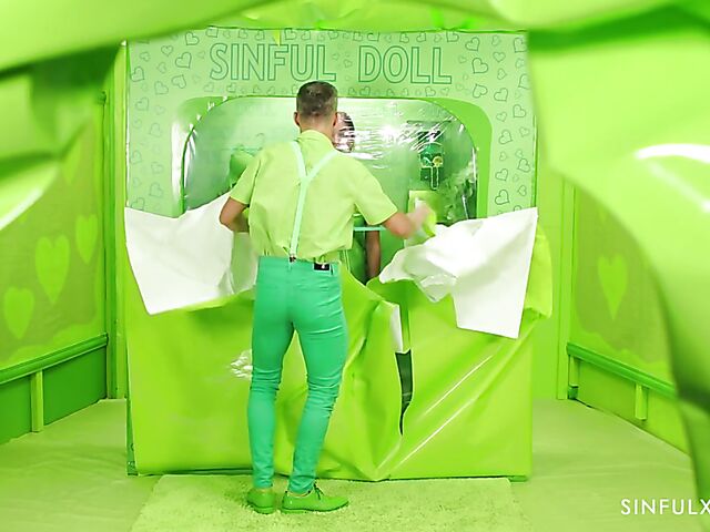 Living fuck doll in green Angelica Heart gets used