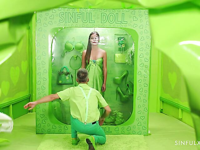 Living fuck doll in green Angelica Heart gets used