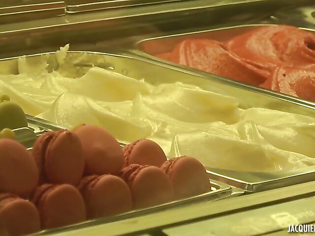 French anal FFM session with eager Victoire and Lena