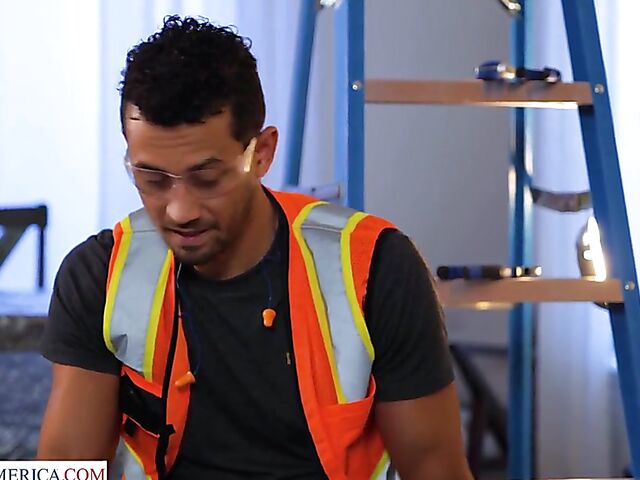 Handyman with a big black cock helps Daisy Stone