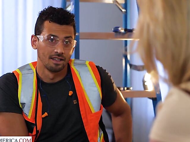 Handyman with a big black cock helps Daisy Stone