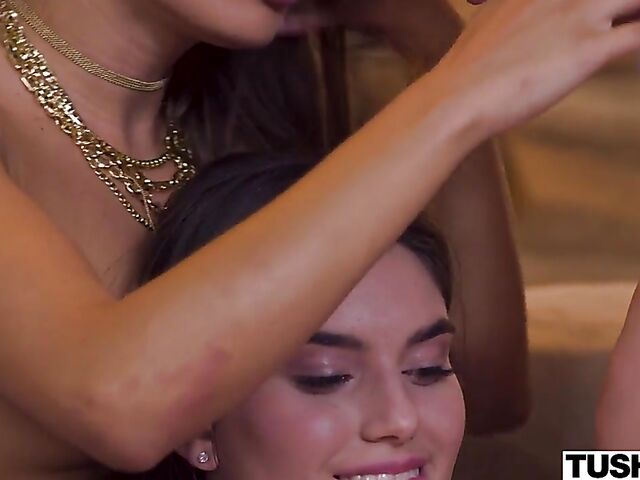 FFM anal during ski weekend with Talia Mint and Stefany Kyler