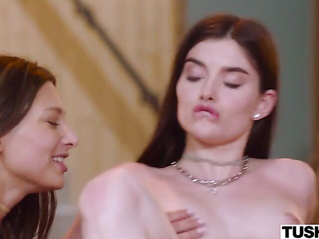 FFM anal during ski weekend with Talia Mint and Stefany Kyler