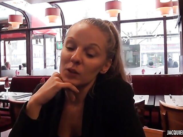 Kitchen sex in stockings with 25-year-old French babe Jess