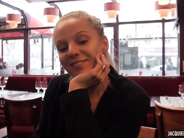 Kitchen sex in stockings with 25-year-old French babe Jess