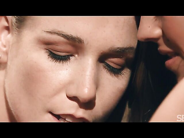 Romantic lesbian babes Serina Gomez and Alexis Crystal