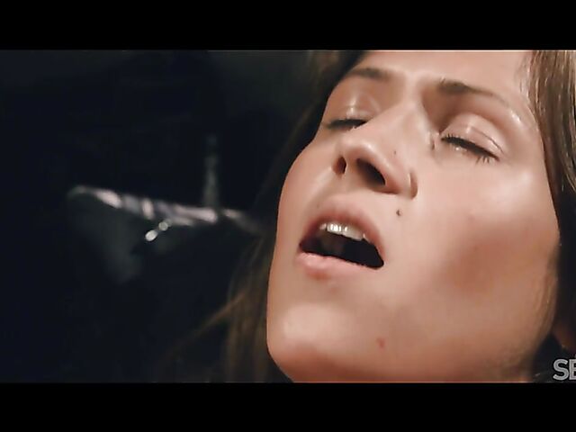 Romantic lesbian babes Serina Gomez and Alexis Crystal