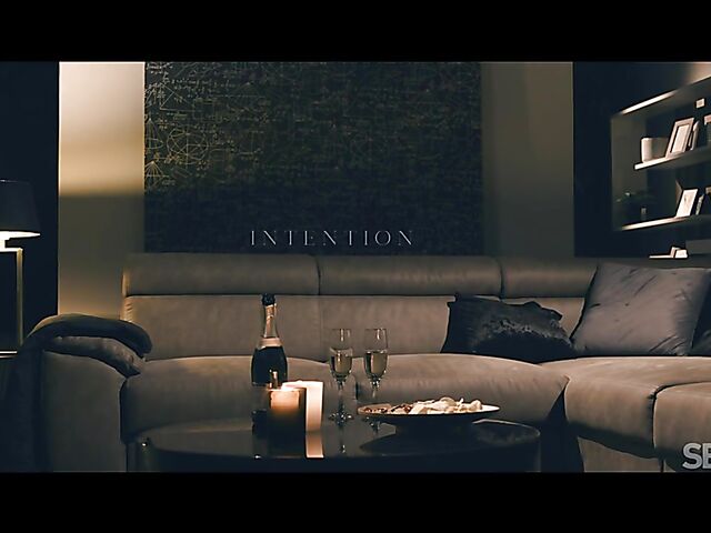 Romantic lesbian babes Serina Gomez and Alexis Crystal