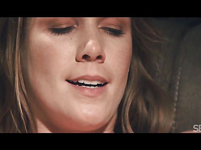 Romantic lesbian babes Serina Gomez and Alexis Crystal