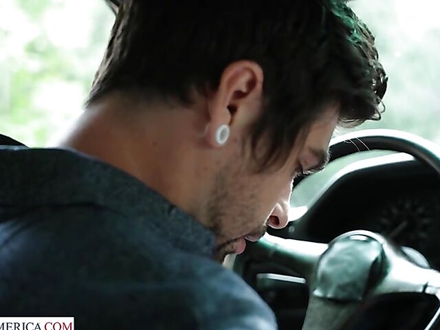 Pizza delivery boy fucks her hot ebony girl Lacey London