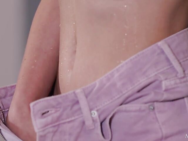 Beautiful solo with Sonya Blaze melting ice with her hot pussy