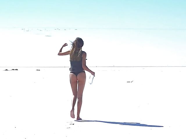 Outdoor masturbation in the middle of the desert with Annie