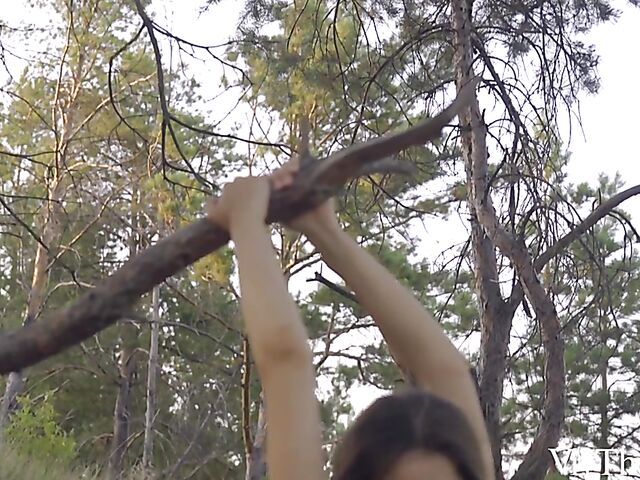 Hayli Sanders and Foxy Alissa's lesbian outdoor picnic with a view