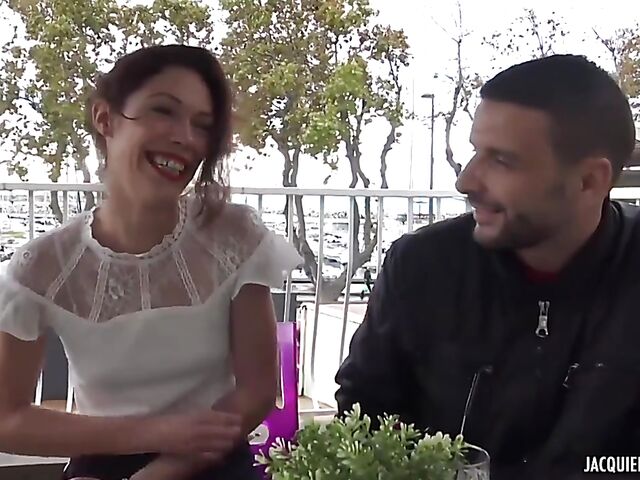 Skinny stockings clad waitress Cloe gets nailed in Marseille