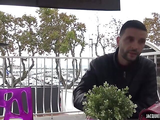 Skinny stockings clad waitress Cloe gets nailed in Marseille