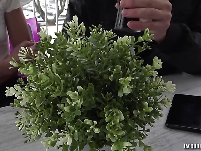 Skinny stockings clad waitress Cloe gets nailed in Marseille