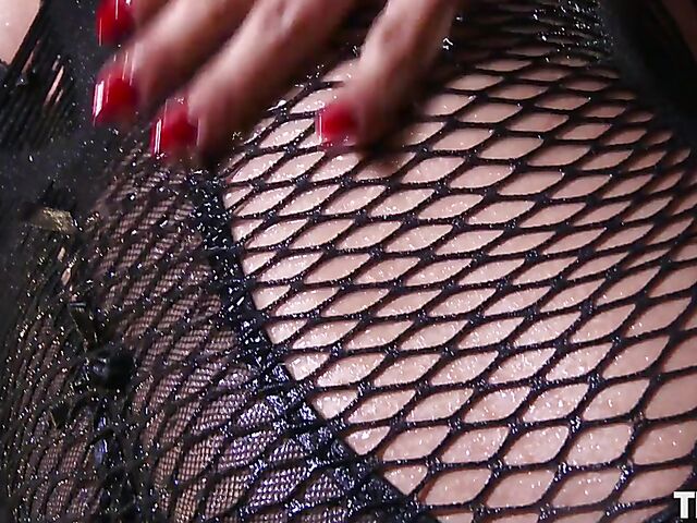 Beer lover Dolly Diore's solo bottle fuck in the bathroom of a nightclub