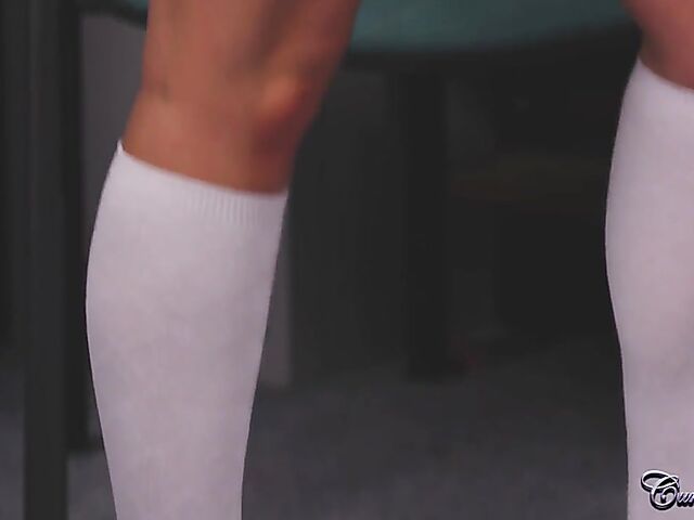 Cheerleader handjob facial in the locker room with Honey Hera