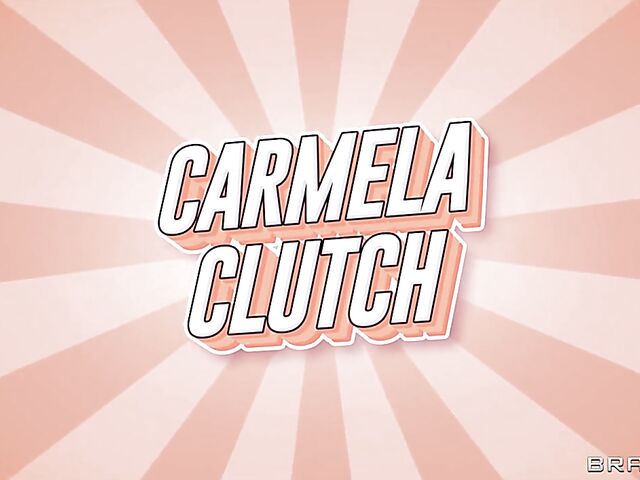 Big booty latina Carmela Clutch needs help in the bathroom