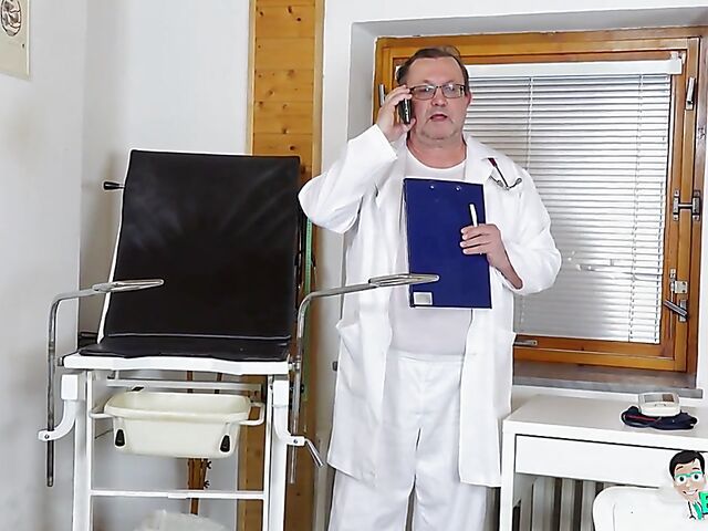 2 on 1 kinky pussy exam with a fucking machine for lovely Cayla Lyons