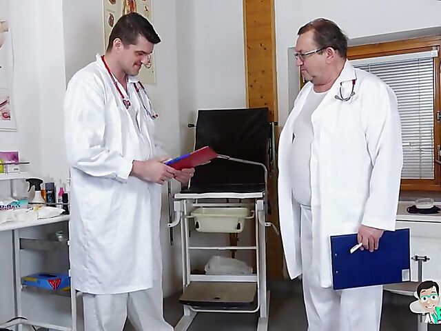 2 on 1 kinky pussy exam with a fucking machine for lovely Cayla Lyons